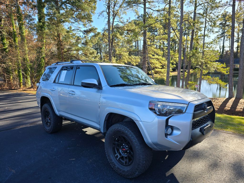 2018 Toyota 4Runner SR5's photo